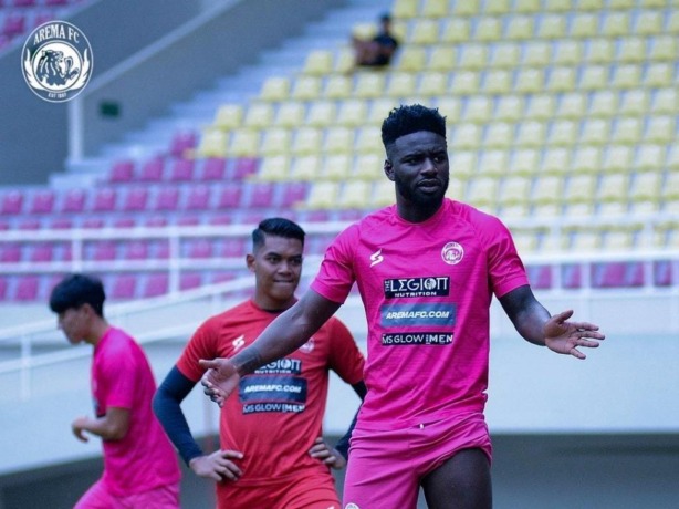 FIt: abel Camara dipastikan sudah sembuh dari cedera pahanya. dia dinyatakan siap membela arema fc pada putaran kedua BRI Liga 1
