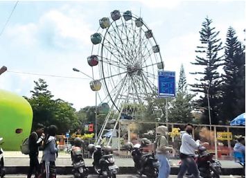 IKON PARIWISATA: Alun-alun menjadi salah satu destinasi wisata unggulan di Kota Batu.