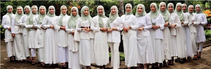 VOTING SEGERA DIBUKA: Sesi photoshoot diikuti 20 finalis Duta Hijab Radar Malang 2023 di Omah Ndeso, Kecamatan Wagir, kemarin. Photo By Radar Malang.