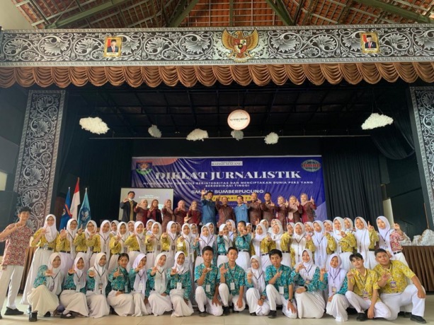 SINERGI : Guru bersama siswa SMAN 1 Sumberpucung antusian mengikuti Diklat Jurnalistik yang diadakan Jawa Pos Radar Malang