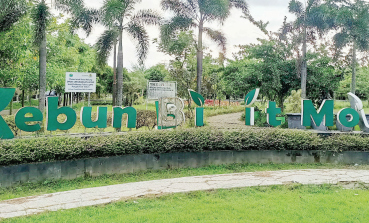 TAK UTUH: Tulisan Kebun Bibit Mojolangu rusak sebagian. Bahkan satu huruf tampak hilang.