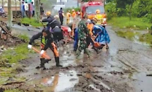 MELUAP: Setiap hujan deras air dari Sungai Paron meluap  seperti yang terjadi pada akhir tahun lalu.