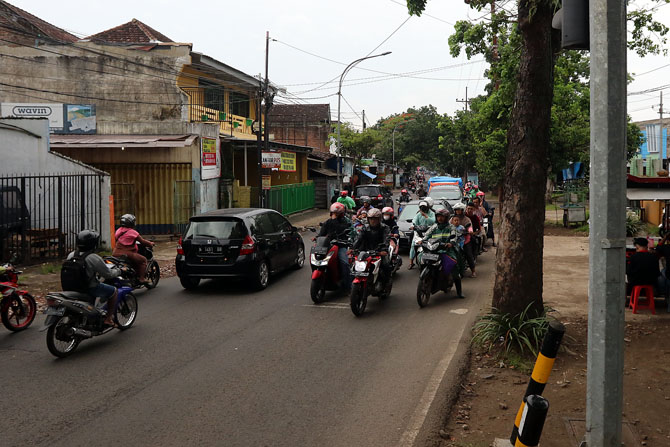 TAMBAH KAPASITAS: Pemkot Malang sudah menyiapkan rencana pelebaran di Jalan Ki Ageng Gribik di Kelurahan Lesanpuro, Kecamatan Kedungkandang.(Darmono / Radar Malang)
