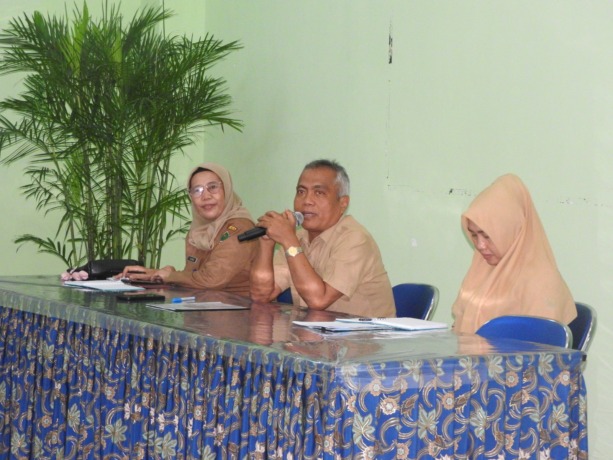 PAPARKAN : Kepala Disporapar Kota Malang Baihaqi memimpin rapat pembahasan event Maret mendatang. (Diskominfo for Radar Malang)