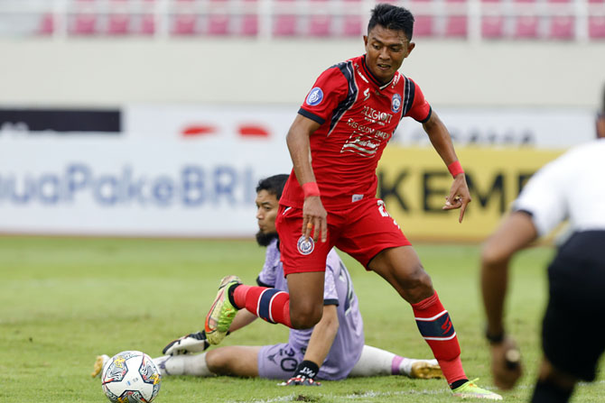 TAJAM: Ketajaman Dedik Setiawan cukup diharapkan tim pelatih Arema FC. (Angger Bondan/Jawa Pos)