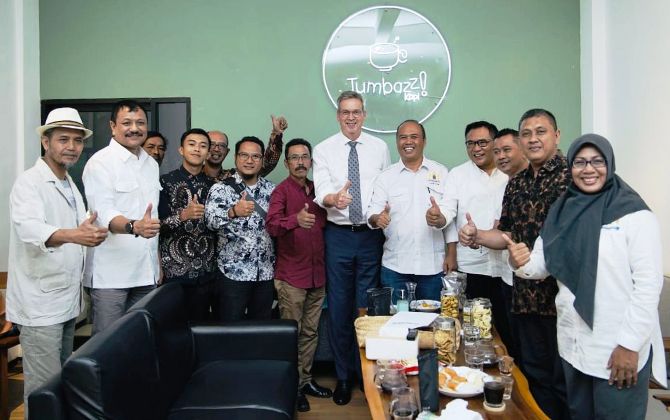 BULE : Duta Besar Uni Eropa untuk Brunai dan Indonesia ngopi di Malang bersama Kadin Jatim dan Malang Raya (Kadin for Radar Malang)