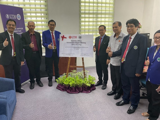JADI JEMBATAN DUA NEGARA : Prof. Hadi Nur Ph.D (tiga dari kiri) saat menerima kunjungan dari UTM di Kampus UM. Kedua kampus ini memiliki kantor satelit di masing-masing kampus. Pada 9 September 2022 lalu digelar peresmian kantor UTM di UM. Awal Januari la