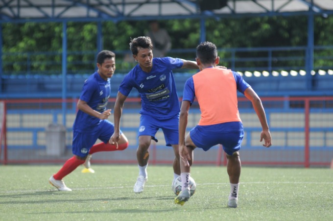 SUASANA BAIK: Kapten Arema FC Jhon Alfarizi dkk menggeber persiapan di Jakarta. Pada pertandingan selanjutnya, mereka akan bersua Persib Bandung.  (Media Officer Arema FC For Radar Malang)