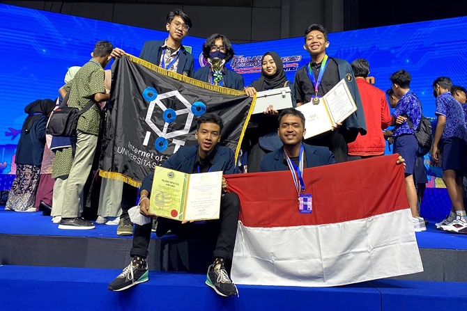 PRESTASI: Tujuh anggota Tim Riset UB mampu meraih medali emas dalam event Thailand Inventors’ Day pada 2-6 Februari 2023 lalu.(UNIVERSITAS BRAWIJAYA FOR RADAR MALANG)