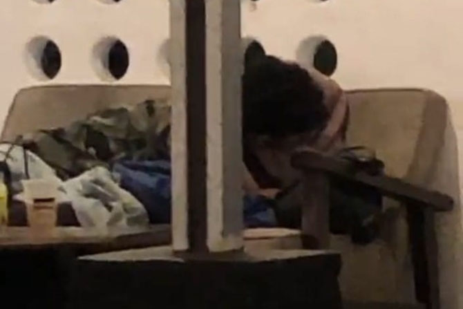 TINDAK ASUSILA: Dua sejoli terekam saat bermesraan di salah satu kafe kawasan Joyogrand Atas, Kelurahan Merjosari, Kecamatan Lowokwaru pada Kamis lalu (9/2). (Satpol PP For Radar Malang)