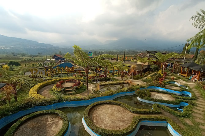 SUASANA : Desa Pujon Kidul. (Darmono/Radar Malang)