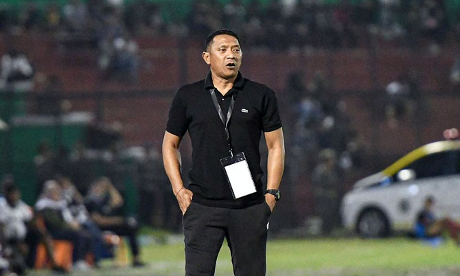 GOSIP : I Putu Gede dikabarkan menjadi pengganti Javier Roca yang mundur dari jabatan Pelatih Arema FC. (ist)