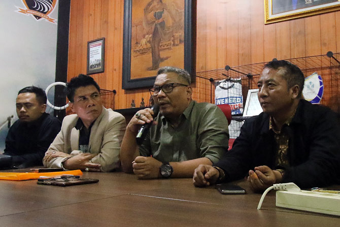 TIM : Tim Tatak dalam press conference beberapa waktu lalu (Suharto/Radar Malang)