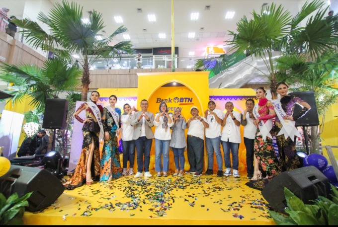 Penyelenggara Expo Perumahan dan Apartemen bersama jajaran Bank BTN dalam pembukaan Expo di Malang Town Square