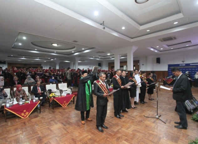 SIAP APLIKASIKAN ILMU: Ribuan mahasiswa Pendidikan Profesi Guru UMM mengikuti sumpah jabatan, beberapa waktu lalu