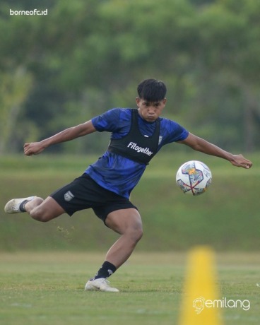 HARUS WASPADA: Ahmad Nur Hardianto berpotensi merepotkan lini pertahanan Arema FC di laga nanti malam. Di musim ini, dia sudah mencetak empat gol. (Instagram Borneo FC)