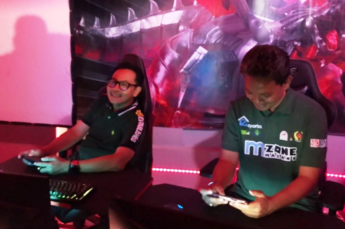 JAJAL : Wali Kota Malang Sutiaji mencoba fasilitas rumah M-Zone. (Humas Pemkot Malang for Radar Malang)