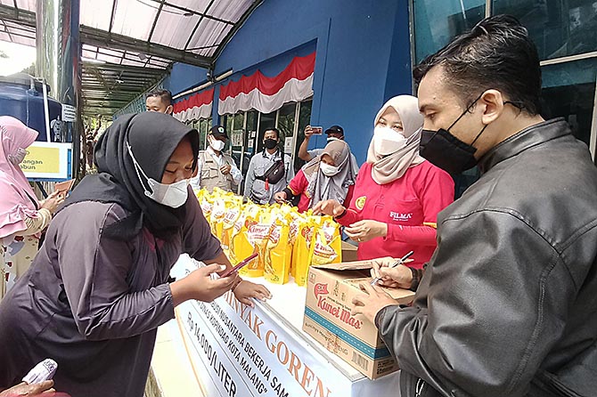 OPERASI : Diskopindag Kota Malang menyiapkan operasi pasar selama ramadan. (Suharto/Radar Malang)