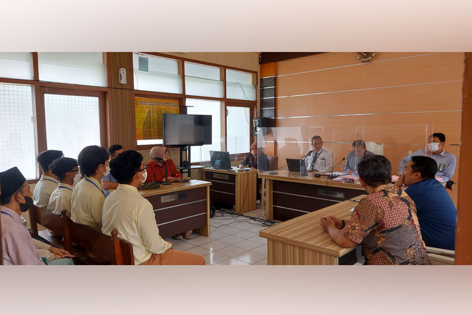 Empat siswa SMA pelaku penganiayaan dikenakan sanksi pembinaa dan kerja sosial oleh majelis hakim Pengadilan Negeri Malang. (BIYAN MUDZAKI HANINDITO/RADAR MALANG)