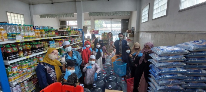 BAF mengajak anak-anak yatim-piatu, dhuafa, dan penyandang disabilitas belanja bersama di salah satu minimarket. Gerakan ini dilakukan serentak di 12 kota/kabupaten Indonesia pada Jumat (14/4) kemarin.