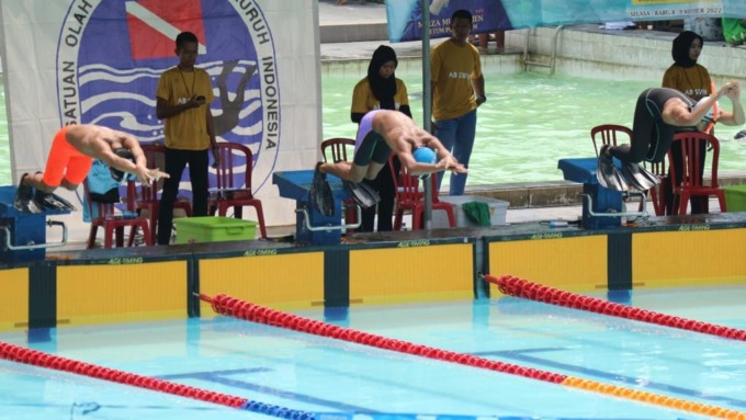 RUTIN: Para atletselam dari Kota Batu latihan di bulan Ramadan.