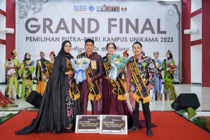 Pemenang Putra-Putri Kampus Unikama 2023 diapit oleh Duta Kampus Unikama 2021. Sepasang The Winner ini diharapkan mampu membawa harapan baru bagi Univeristas PGRI Kanjuruhan Malang