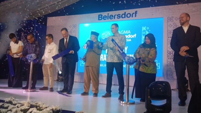 Bapak Nurul Ichwan Mewakili Bapak Menteri Investasi Republik Indonesia, selaku Deputy Minister for Investment Promotion Ibu Mardyana Listyowati (Sekretaris Direktorat Jenderal Perdagangan Luar Negeri)  Bapak Irwan Mewakili Ibu Kepala Badan POM Republik In