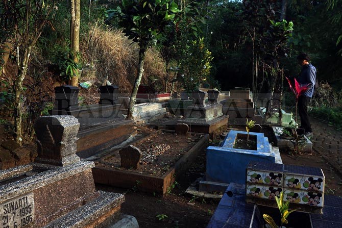 AJUKAN RANPERDA: Lahan pemakaman di Kelurahan Lesanpuro, Kecamatan Kedungkandang membutuhkan pelebaran. Pemkot Malang sudah menyiapkan rencana untuk itu.(Darmono / Radar Malang)