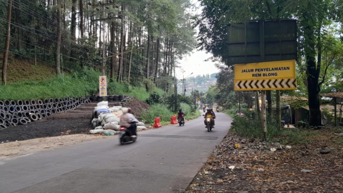 CURAM: Jalur Klemuk yang curam kerap menyebabkan kendaraan mengalami rem blong.