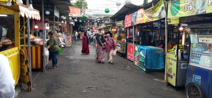 Sejumlah lapak di Pasar Laron Alun-Alun Kota Batu di siang hari. (Dokumen Radar Malang)