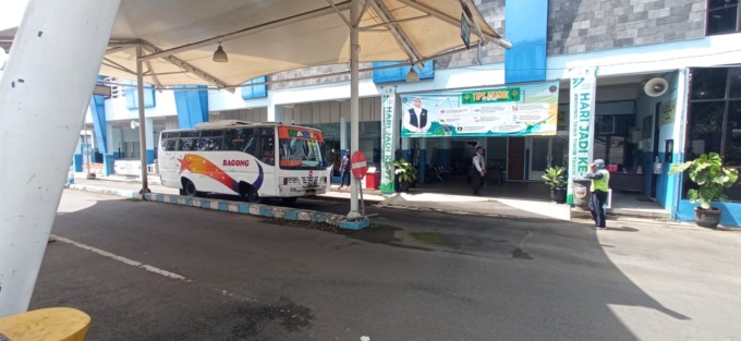SIAP BERANGKAT: Bus Bagong siap berangkat mengangkut penumpang.