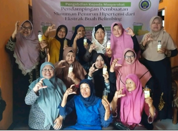INOVASI: Pelatihan pembuatan ekstrak buah belimbing oleh tim PKM FMIPA UM di Desa Ponggok, Kecamatan Ponggok, Kabupaten Blitar