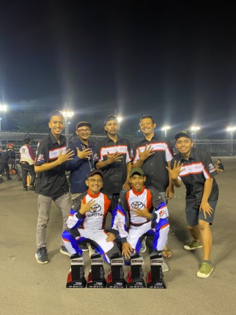 Tim mekanik Kartika Sari berhasil menorehkan prestasi luar biasa dalam ajang Motorsport Malang