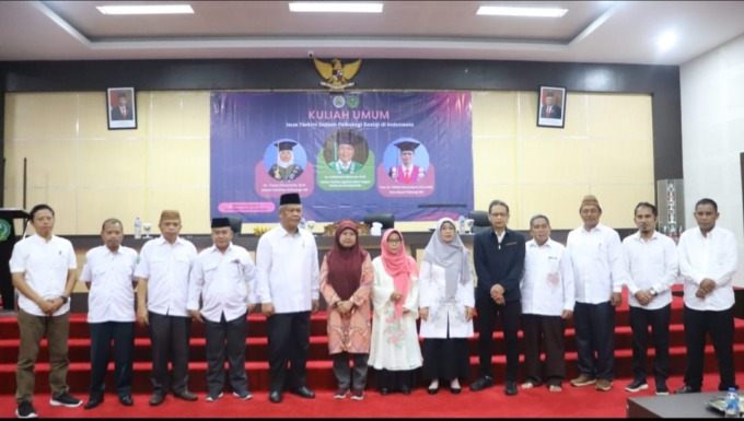 SEBARKAN KEMANFAATAN: Prof Dr Fattah Hanurawan MSi (tiga dari kanan) saat menjadi narasumber kuliah tamu di UIN Sultan Amai Gorontalo.