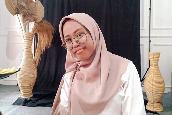 WANITA TANGGUH: Zahrotul Mufidah divonis menderita thalassemia sejak usia 4 tahun. Setelah rutin melakukan transfusi darah, kondisinya berangsur-angsur membaik.(Zahrotul Mufidah For Radar Malang)