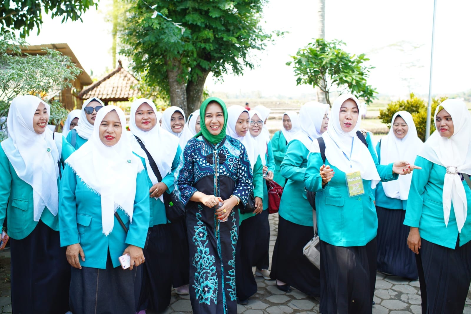 TIMBA ILMU: Wali Kota Ika Puspitasari bersama IGTKM NU saat melakukan studi tiru di Sekolah Alam MI Bilingual Al Ikhlas Sengguruh, Kepanjen, Kabupaten Malang.