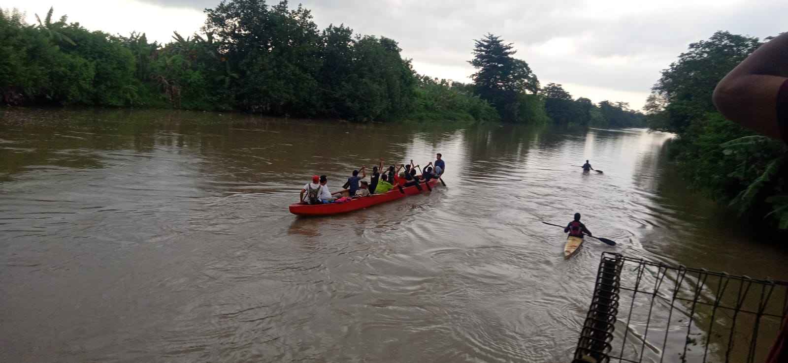 POTENSIAL: Skuad dayung Kota Mojokerto menggeber latihan di aliran Sungai Ngotok, Kelurahan Pulorejo, Kecamatan Prajurit Kulon, Kota Mojokerto.
