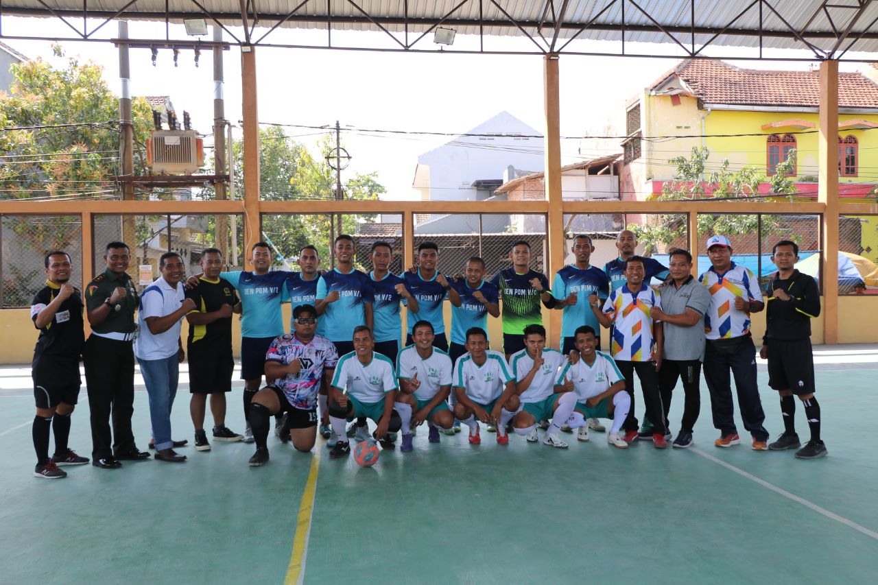 SPORTIF: Pertandingan cabor futsal/tenis lapangan/bulutangkis yang digelar di Lapangan Tenis Indoor, Kota Mojokerto.