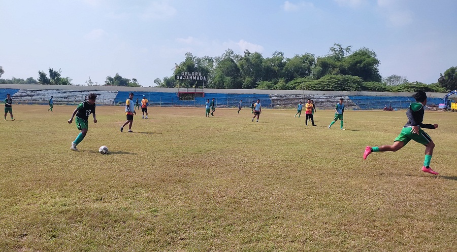 MASIH LABIL: Skuad sepak bola Kabupaten Mojokerto masih butuh menit bermain tambahan untuk menggenjot performa mereka sebelum berkompetisi September mendatang.