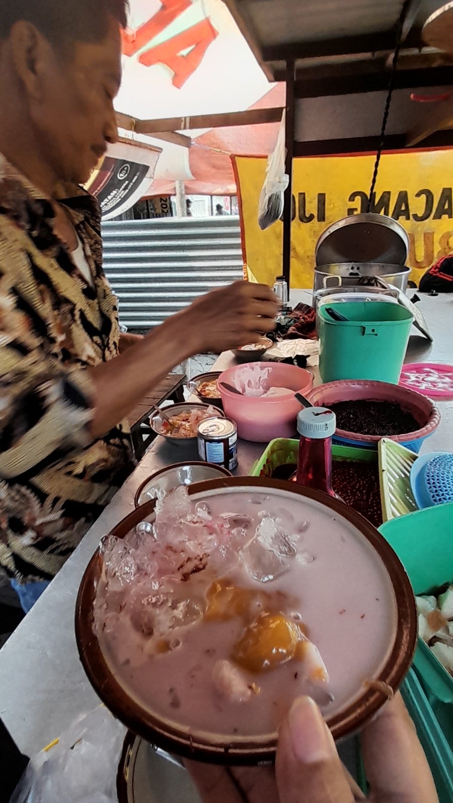 KULINER KHAS: Jajanan bubur sruntul bisa dinikmati dengan es maupun disajikan hangat.
