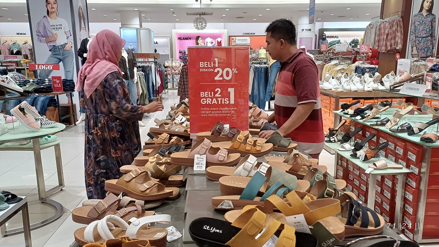 BANYAK DISKON: Matahari Department Store di Sunrise Mall Mojokerto memanjakan warga Kota Mojokerto dengan diskon yang bervariatif.