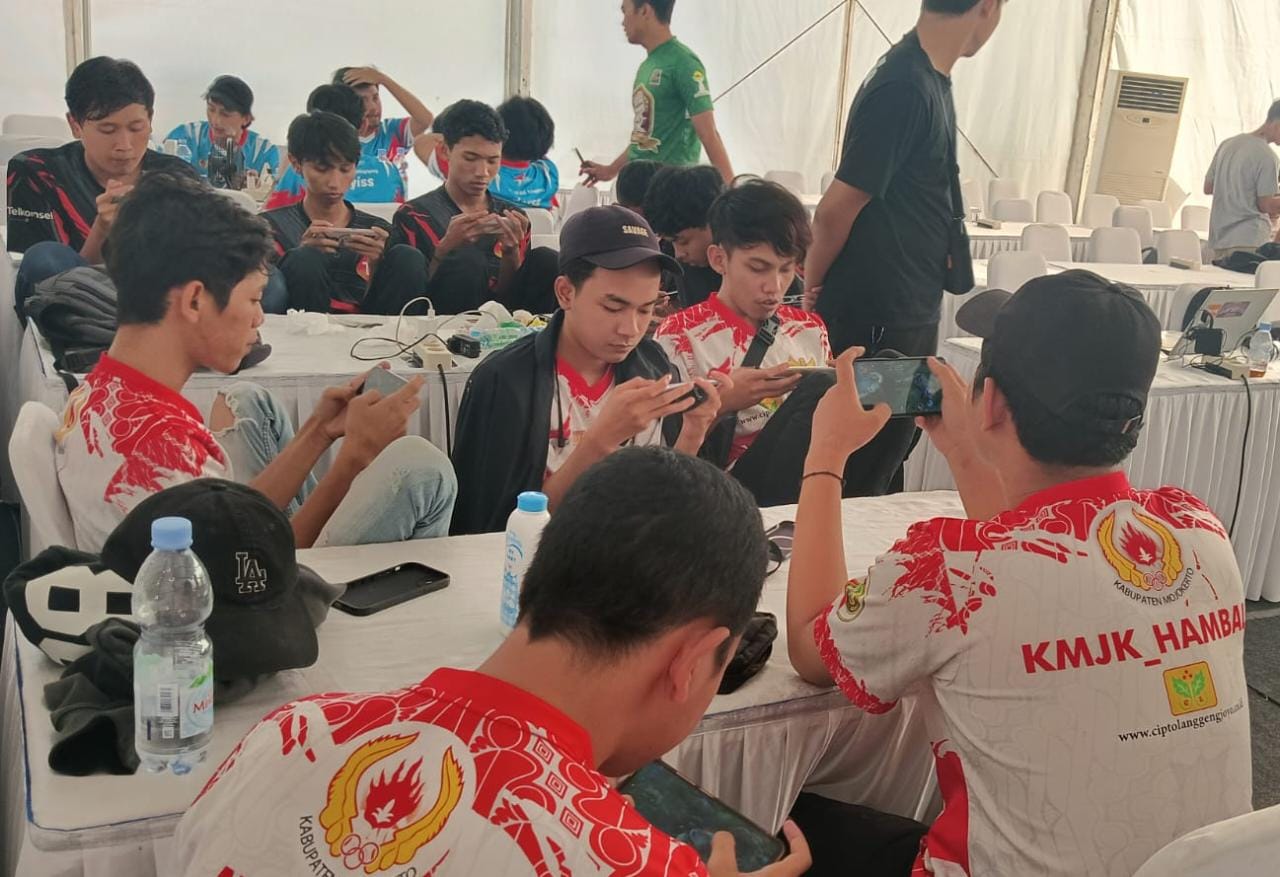 BELUM MAKSIMAL: Gamer Kabupaten Mojokerto tengah fokus melakoni serangkaian pertandingan di Kejurprov 2023 Kota Blitar, Rabu (21/6) lalu.