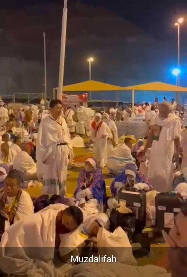 LANCAR: Jamaah haji Indonesia bergerak ke Mina meninggalkan Muzdalifah, Mekkah, Arab Saudi, Rabu (28/6) dini hari.
