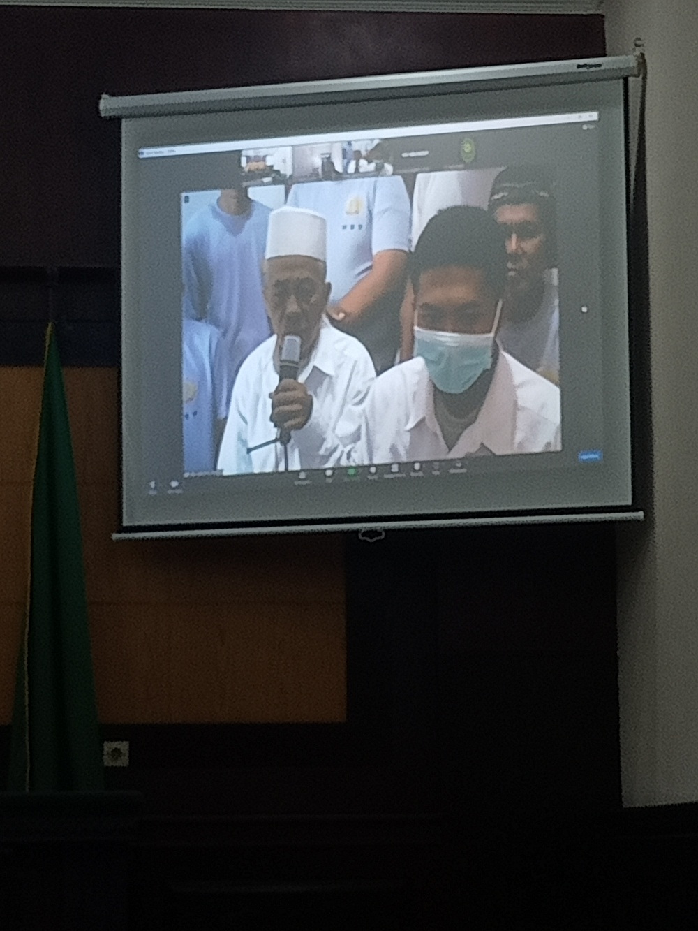 DIADILI: Para terdakwa mengikuti persidangan secara online dari Lapas Kelas II-B Mojokerto, kemarin. (Adi Nugroho/JPRM)