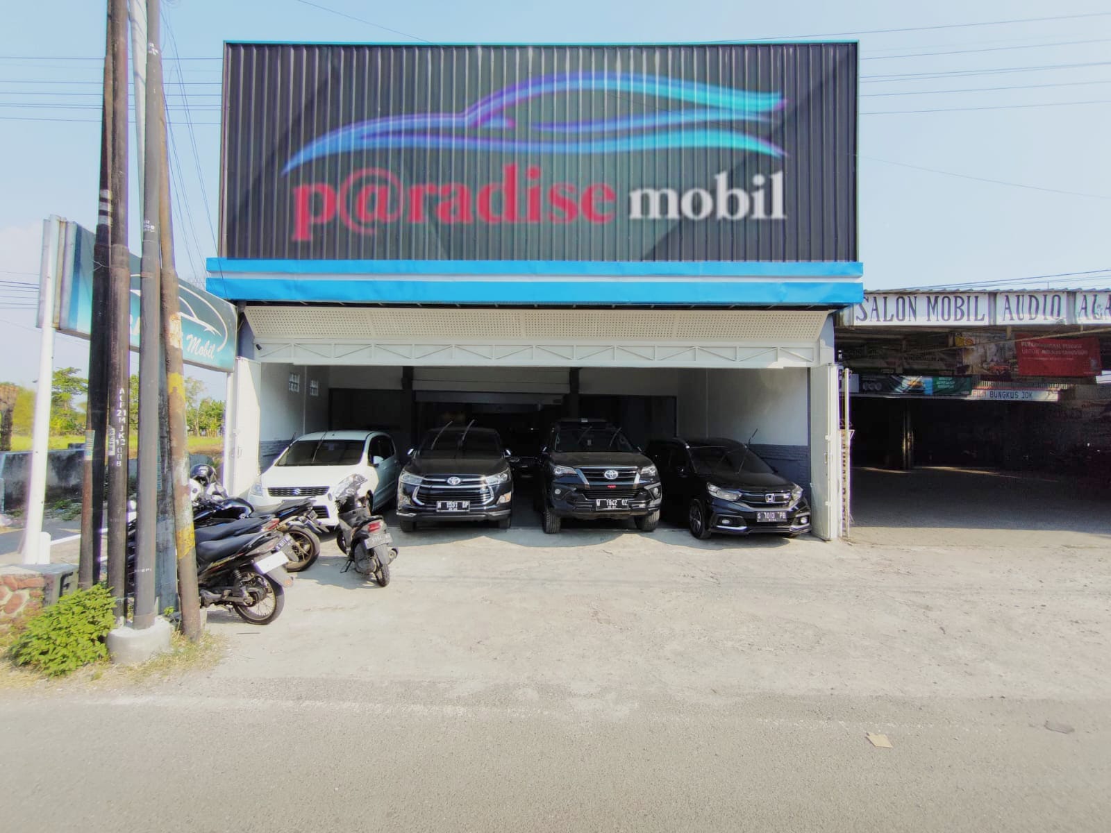 IMPIAN BARU: Paradise Mobil Mojokerto menyediakan beragam pilihan mobil bekas berkualitas dengan harga ramah di kantong.