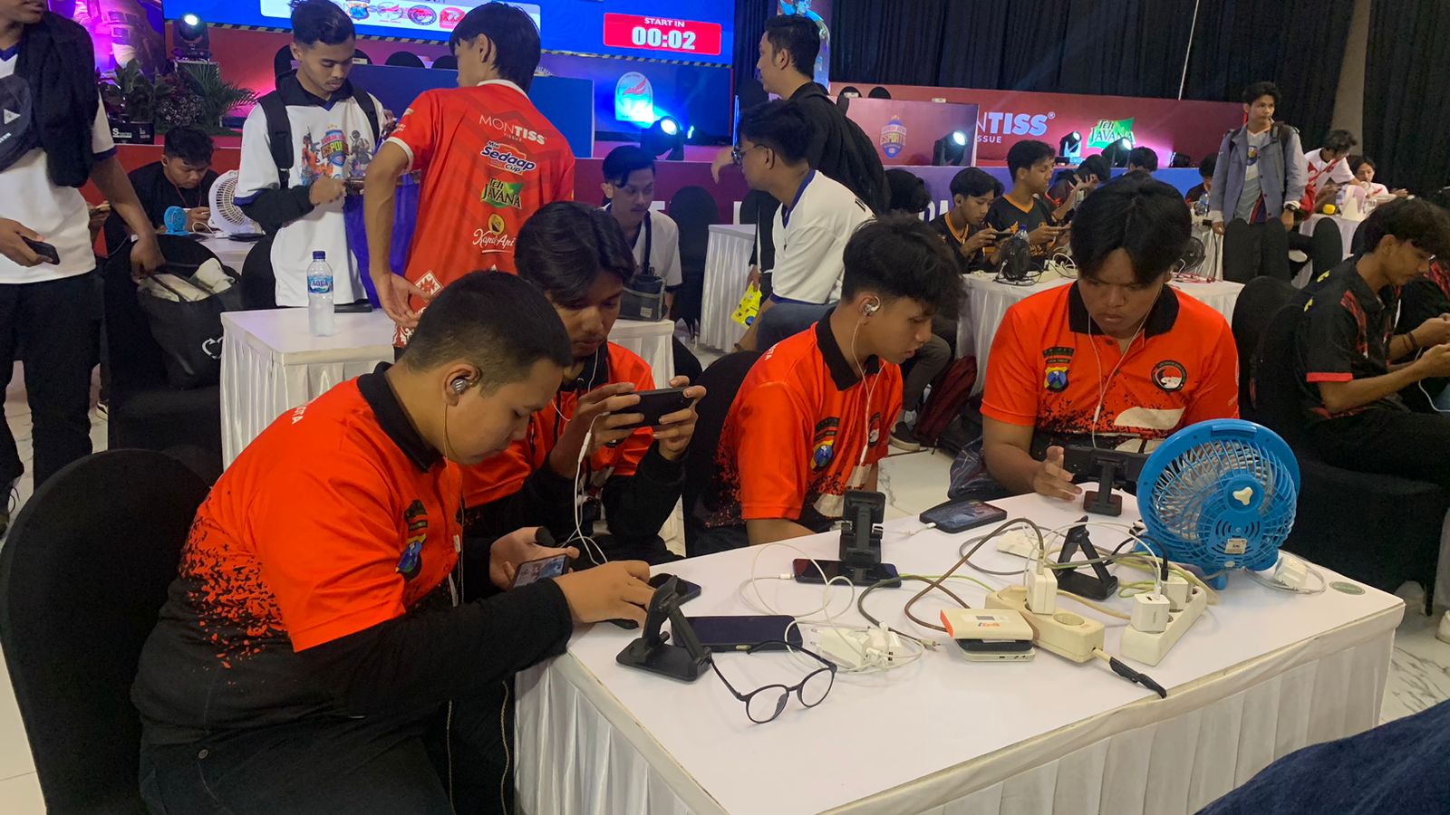 GAMER MUDA:  Skuad PUBG Mobile Kota Mojokerto saat berlaga di babak final Kapolda Cup, beberapa waktu lalu.