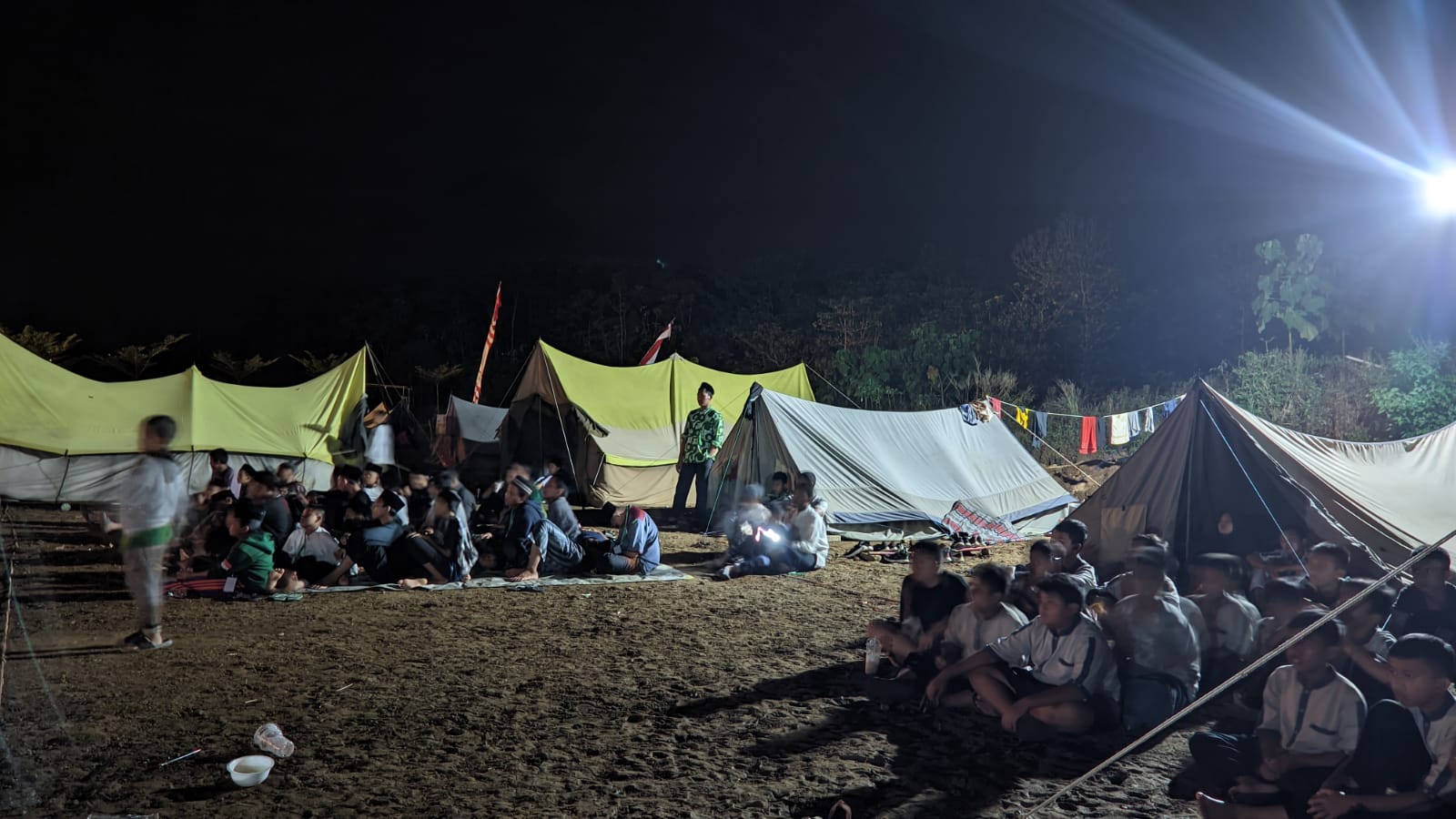 SERU: Gebyar Kemah Santri diisi dengan kegiatan seru seperti tadabur alam.