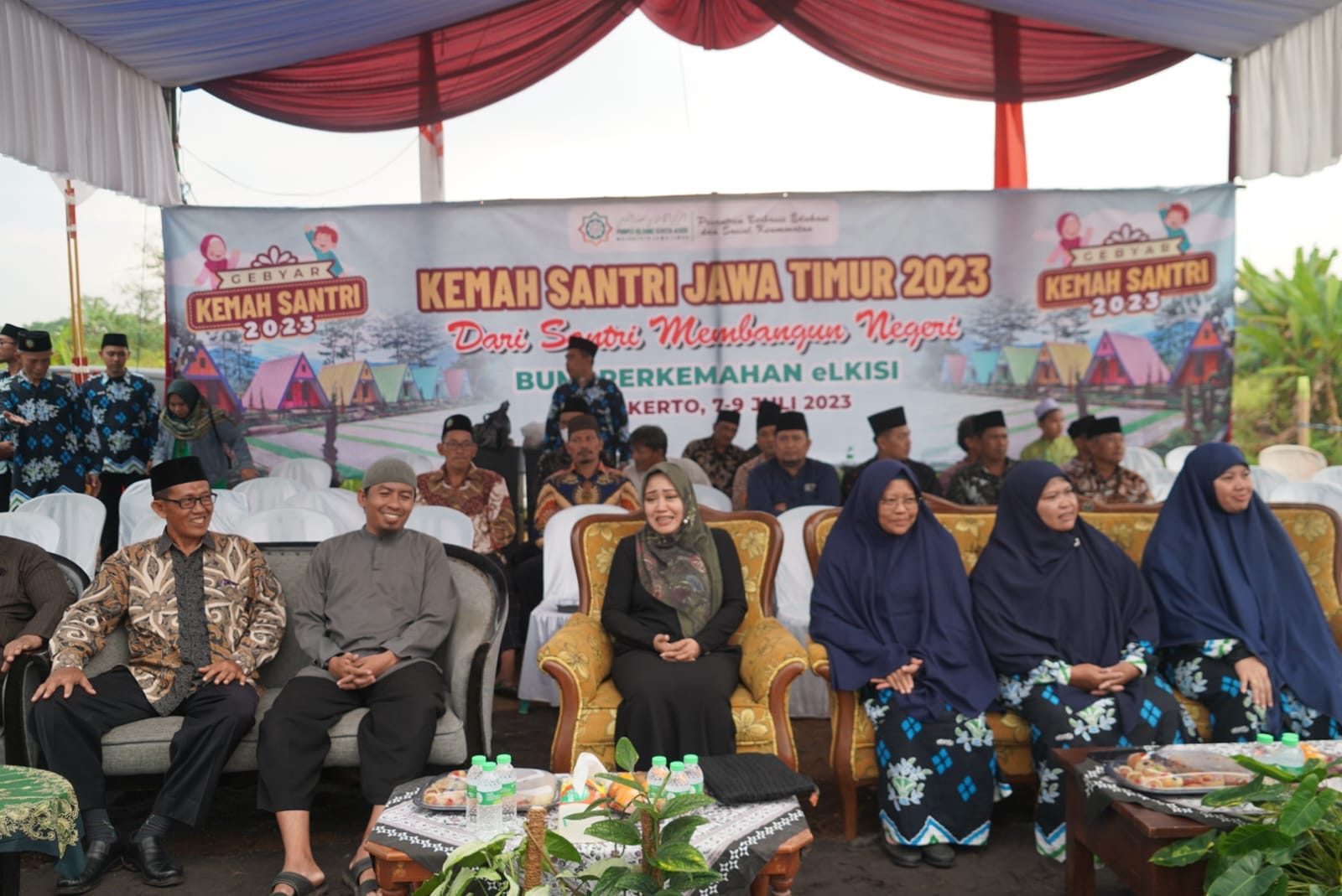 APRESIASI: Bupati Ikfina Fahmawati menghadiri kegiatan Gebyar Kemah Santri 2023, Jumat (7/7) lalu.