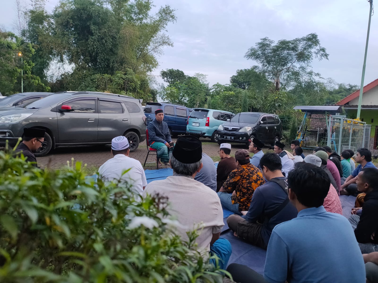 SILATURAHMI: Peserta Gebyar Kemah Santri 2023 mengikuti kegiatan kajian bersama.