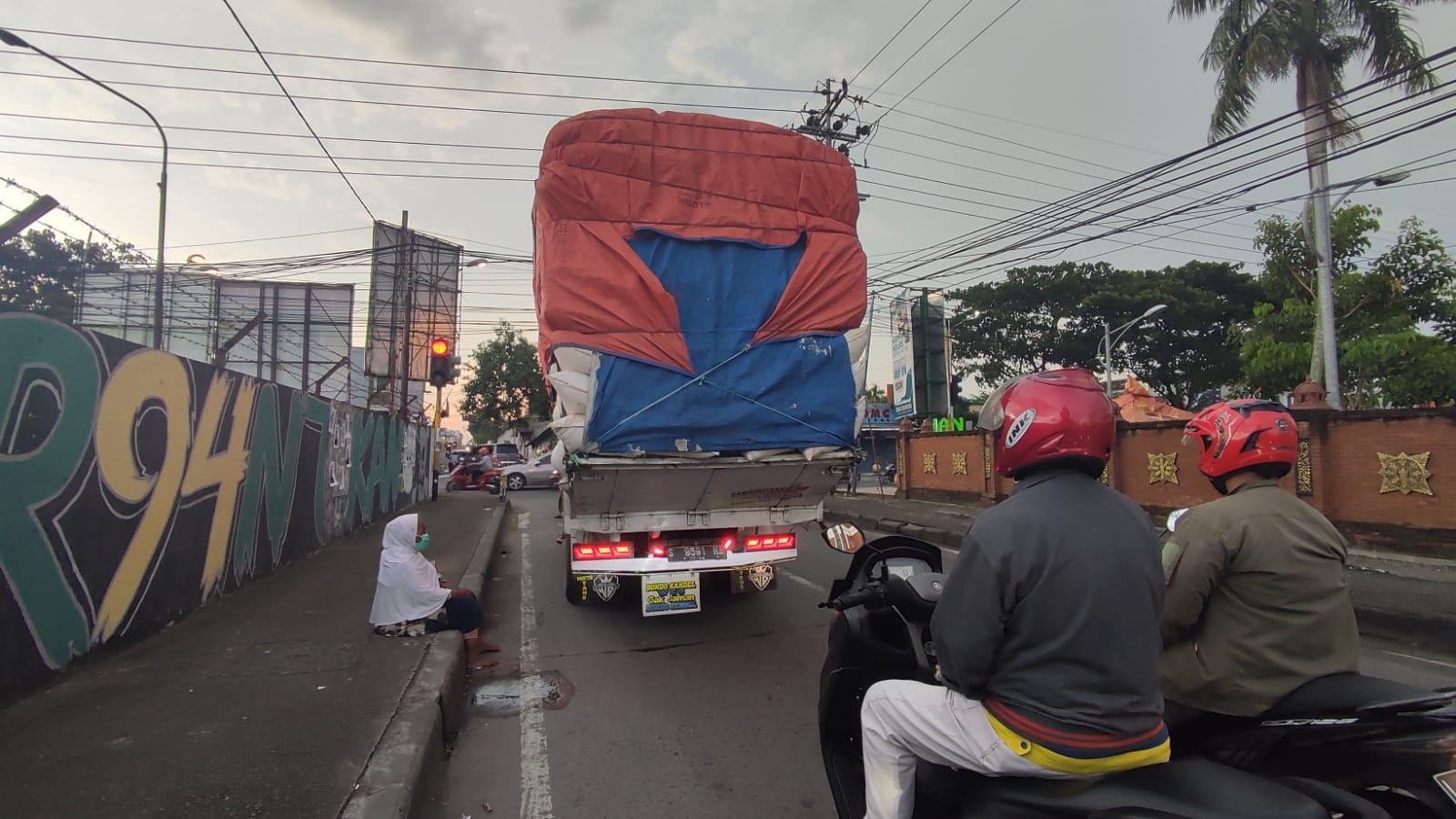 BAKAL DITINDAK: DPRKP2 Kabupaten Mojokerto melakukan atensi khusus terhadap kendaraan over dimension dan overload yang melintas di jalan raya.
